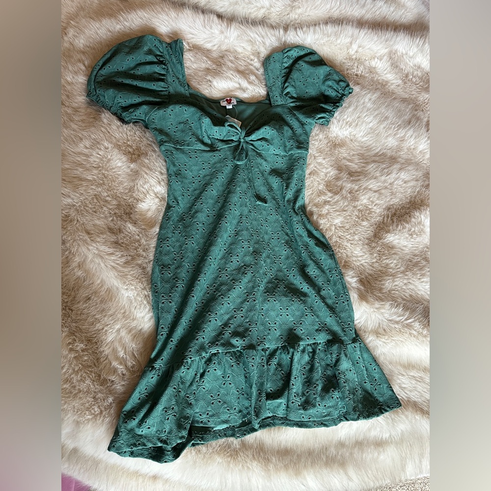 NEVER WORN Green Eyelet Puff Sleeve Dress